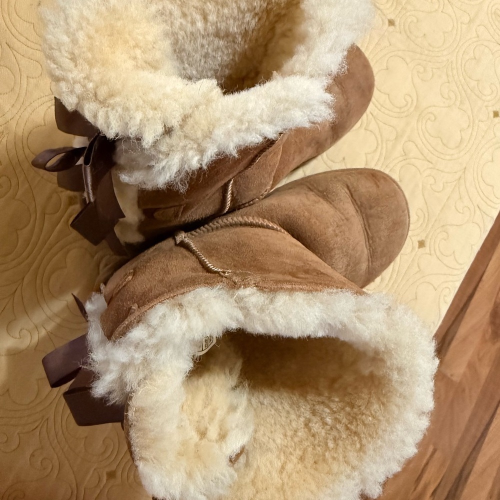 UGG Chestnut/Tan Shearling Lined Boot Interior - image 3
